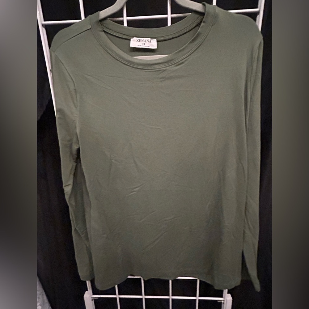 Zenana Outfitters Forest Green Crew Neck Top